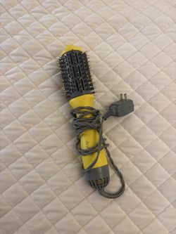 Dry bar blow dry brush