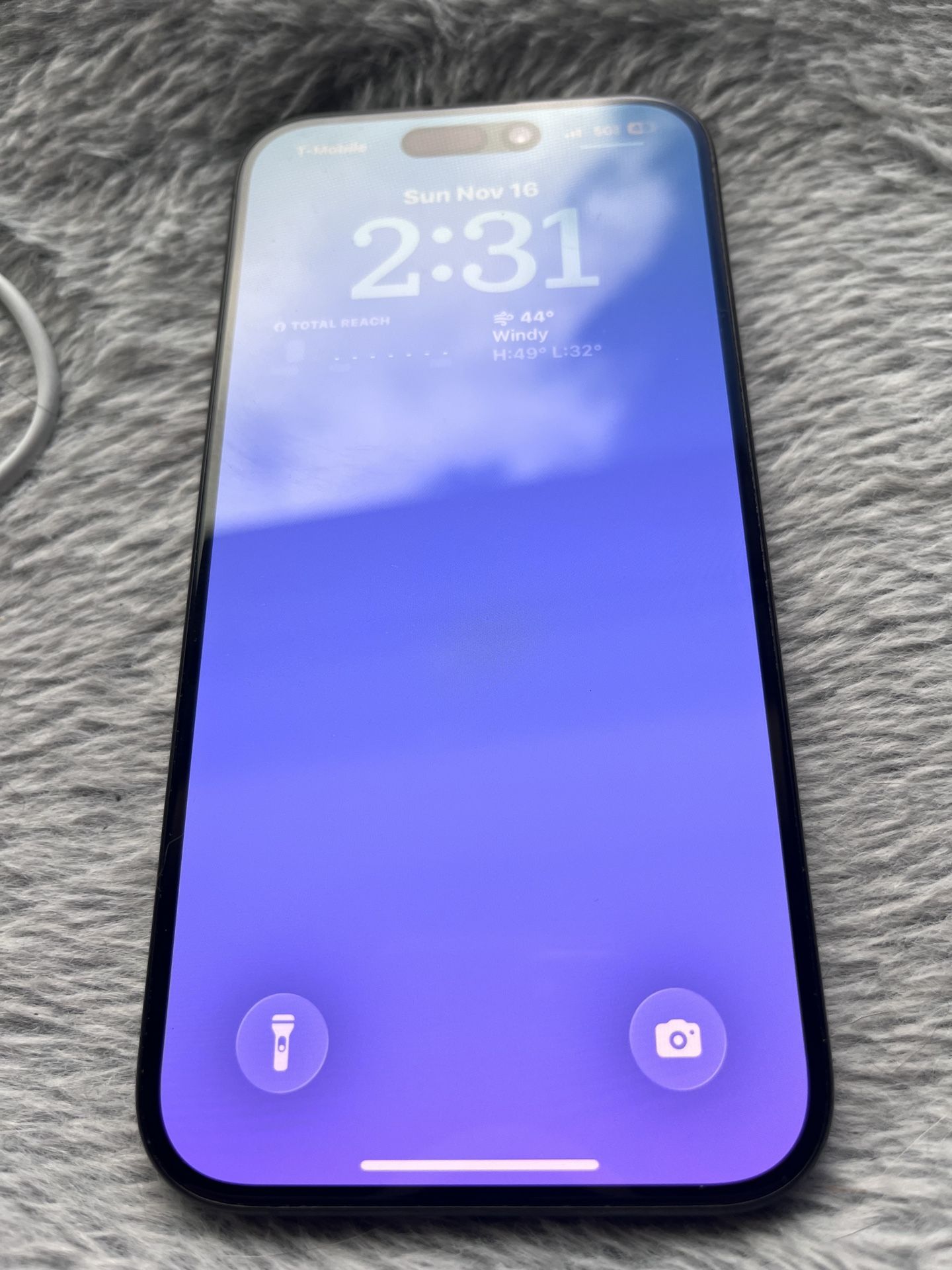 Iphone 15 Pro 512 Gb AND Apple Watch Series 6 With 3 Chargers 