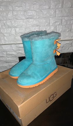 Kids Uggs size 3