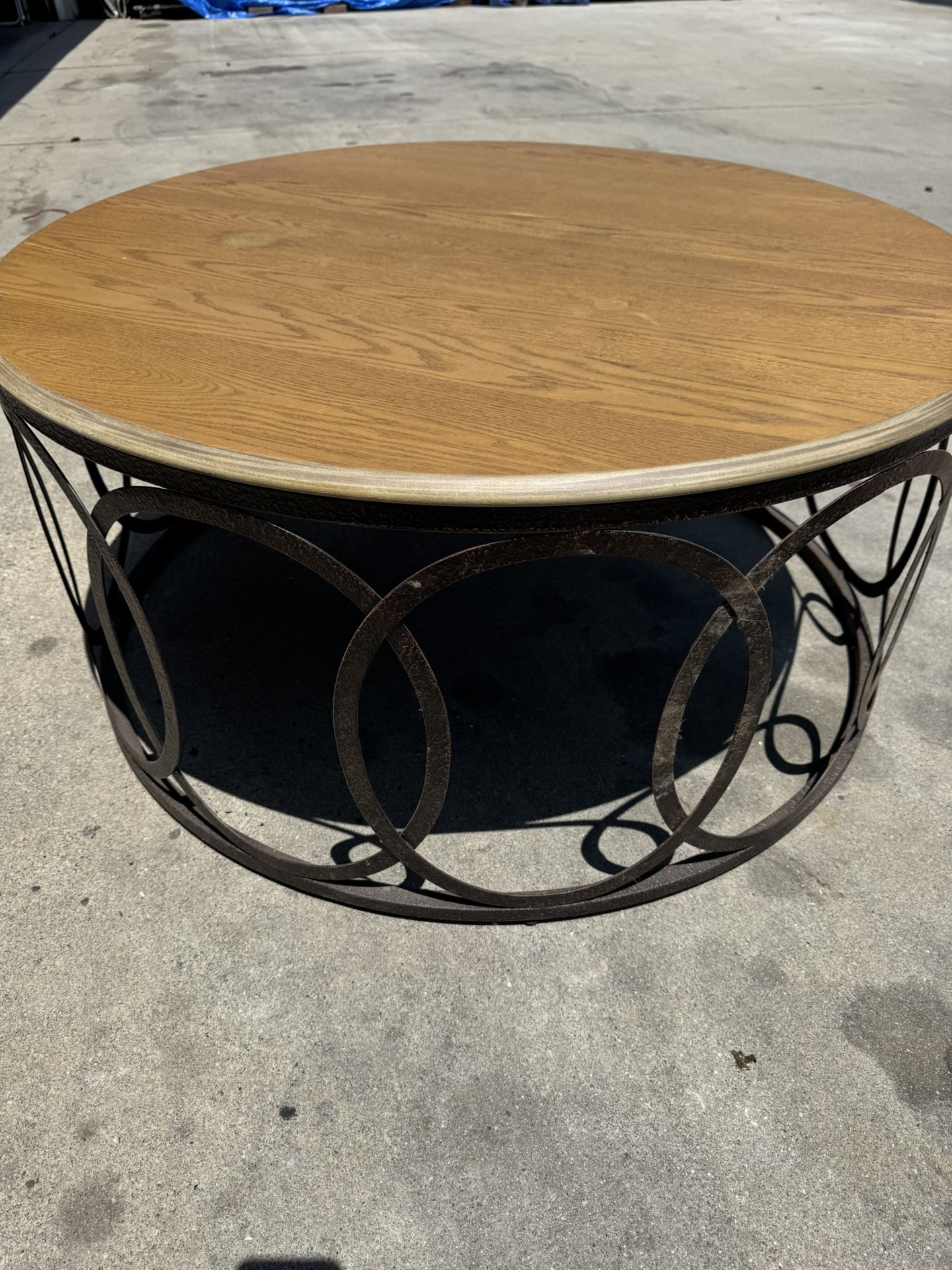 Round Table