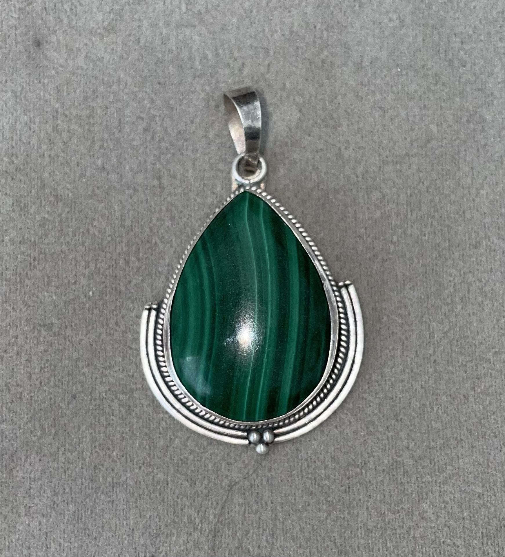 Vintage Handcrafted Sterling Silver (925) Teardrop Malachite Pendant