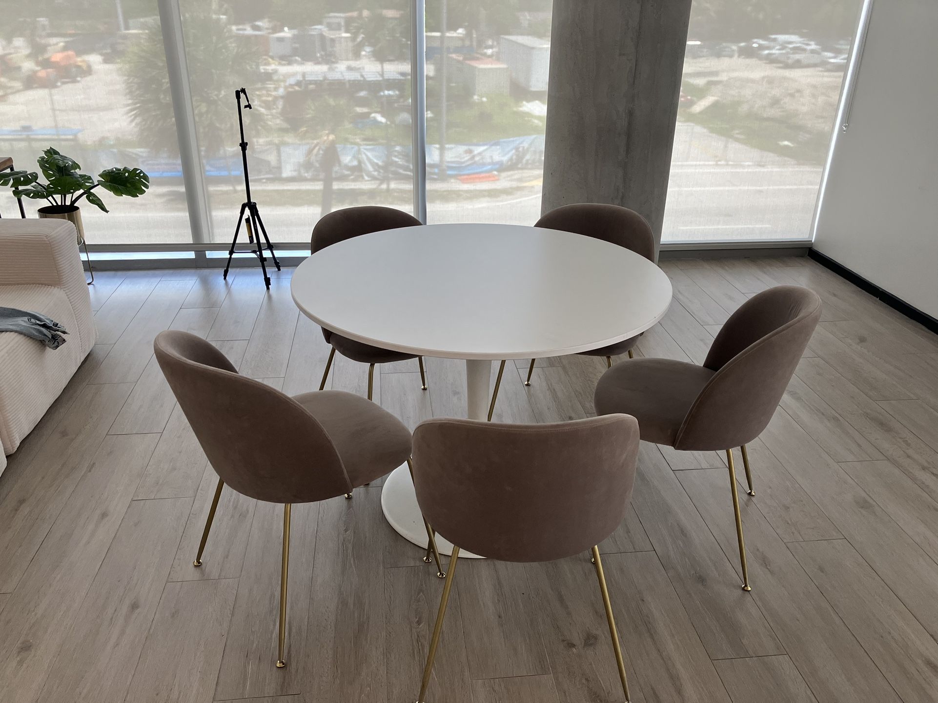 Round Narrow Table