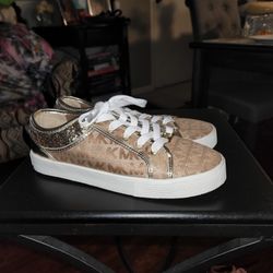 Michael Kors---- Sz 4