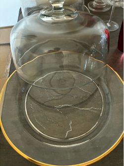 Clear glass domed cake plate