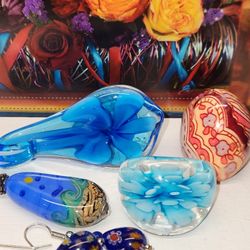 #2090, EXOTIC  MILLEFIORI GLASS PEACOCK, COISONNE, LOT 5 ITEMS 

