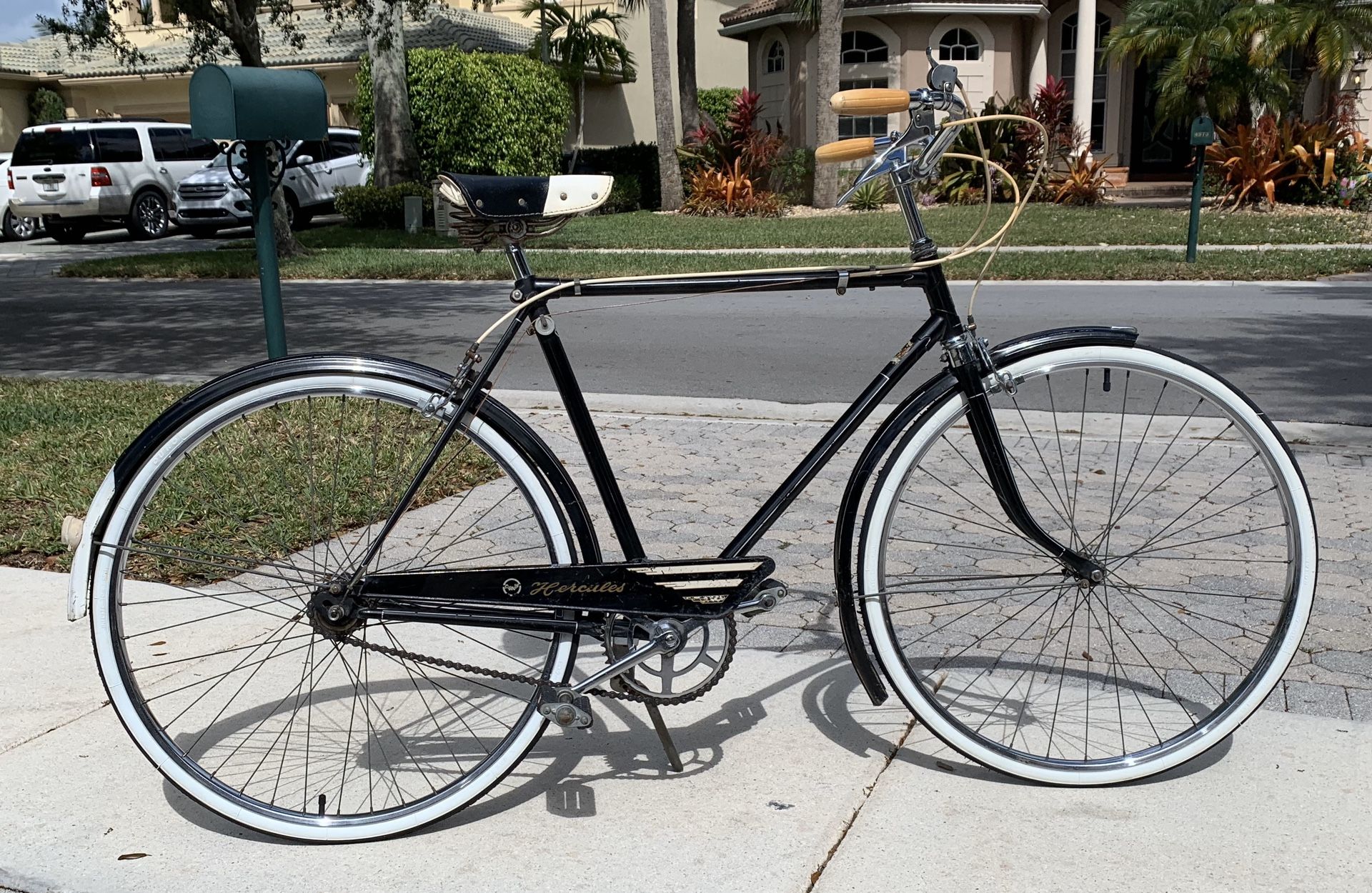 Vintage 1950s all original Hercules made Men’s three speed