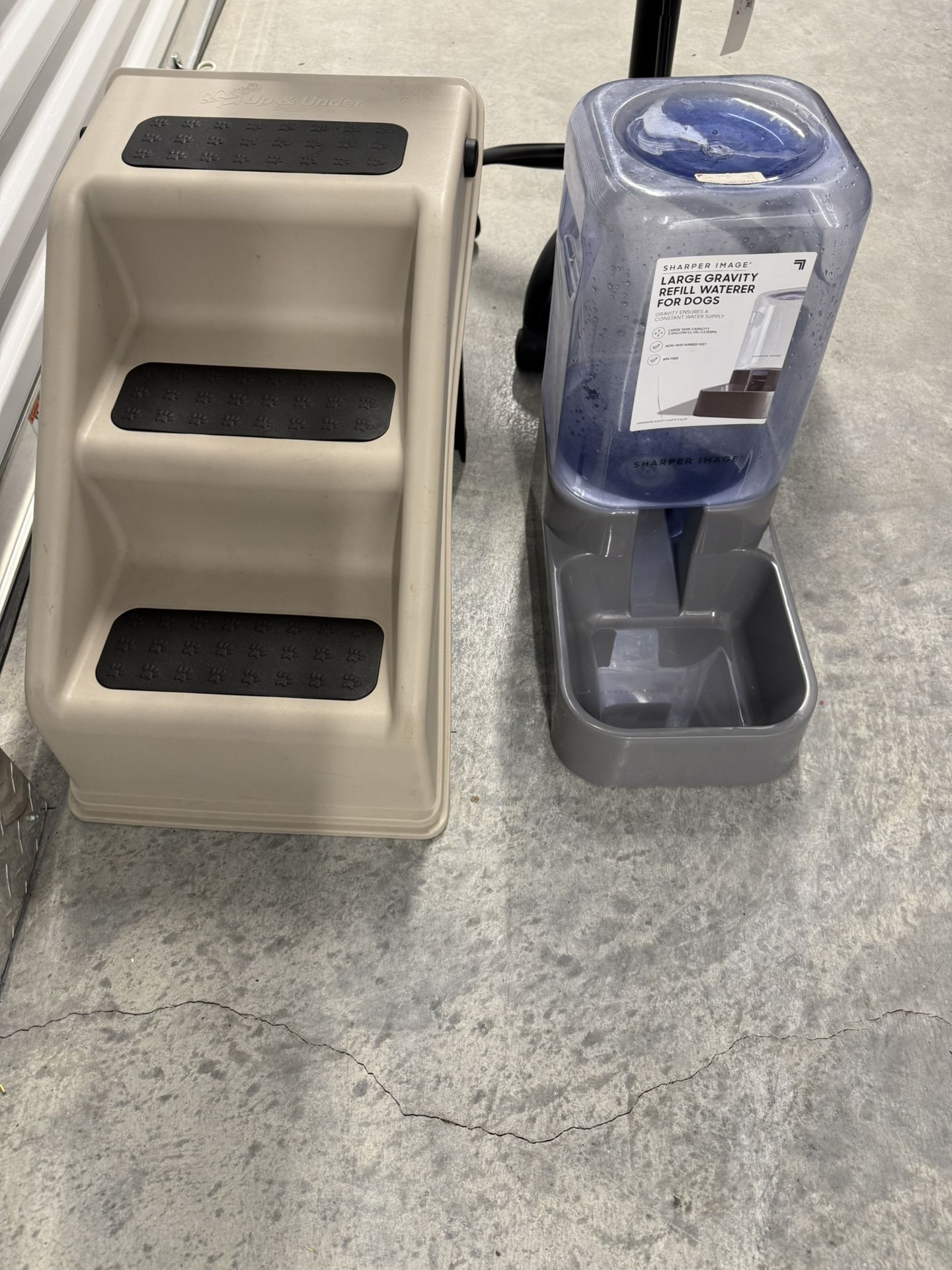 Last Dog Drinking Dispenser And Foldable Step Stair For Dog.