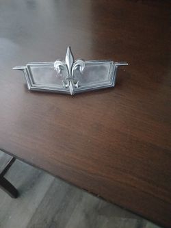 1975 Caprice Classic Hood Emblem