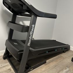 NordicTrack C 1270 Pro Treadmill 