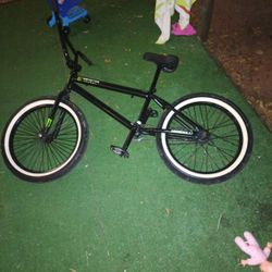 Monster Energy Hyperbikeco