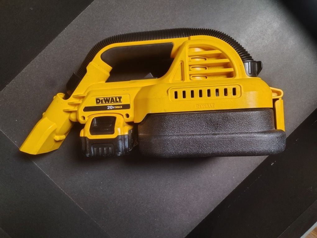 DeWalt 20v 1/2 Gallon Cordless Wet Dry Vac DCV517 With Battery