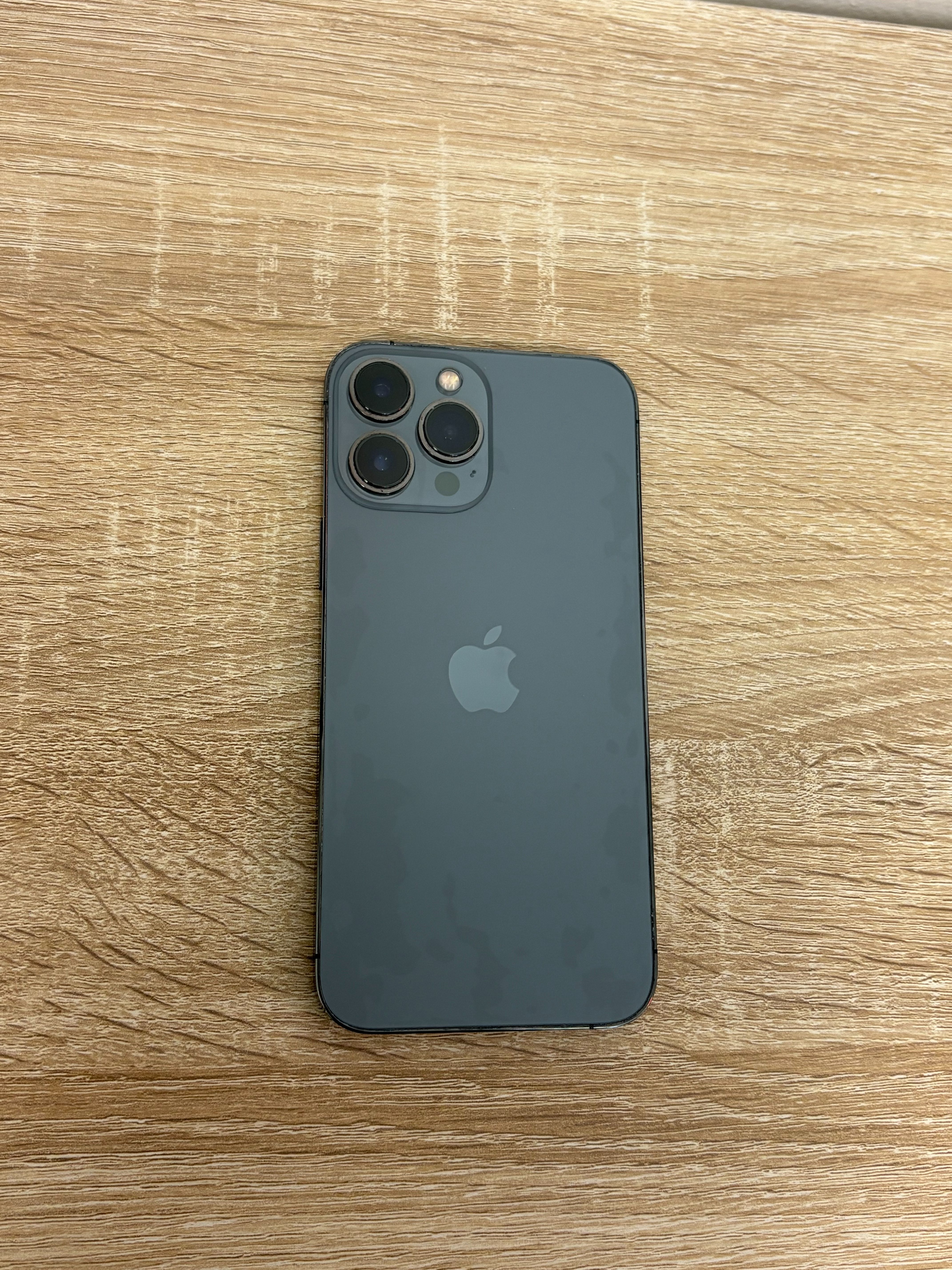 iPhone 13 Pro Max - Unlocked - 128GB - Blurry Zoom out camera