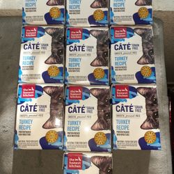 Premium Cat Food Bundle Lot.  Wet and Dry Food.  Blue Buffalo Freedom 11 Lb Bag & Honest Kitchen (10) Packs. 