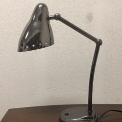 Adjustable desk lamp