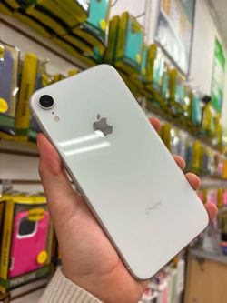 IPhone XR 64GB UNLOCKED