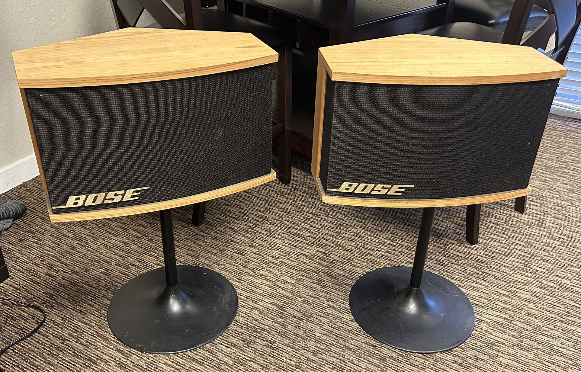 Bose 901 Series v Speakers With Tulip stands