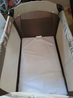 Graco Play Pen And Cradle With Dressing Table