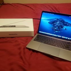 LIKE NEW MACBOOK PRO 13 INCH TOUCHBAR I7 512GB 8GB RAM