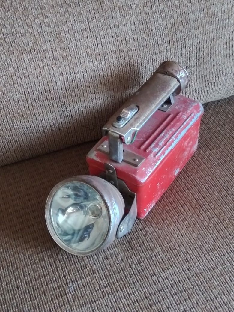 "RARE" VINTAGE 1950s HILCO FLASHLIGHT & HUNTING LANTERN
