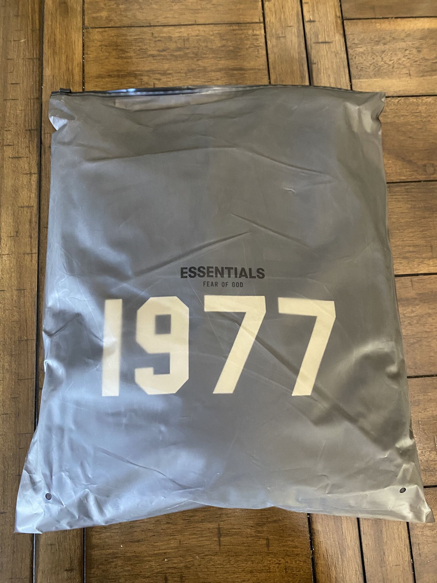 1977 Essential Hoodie Iron