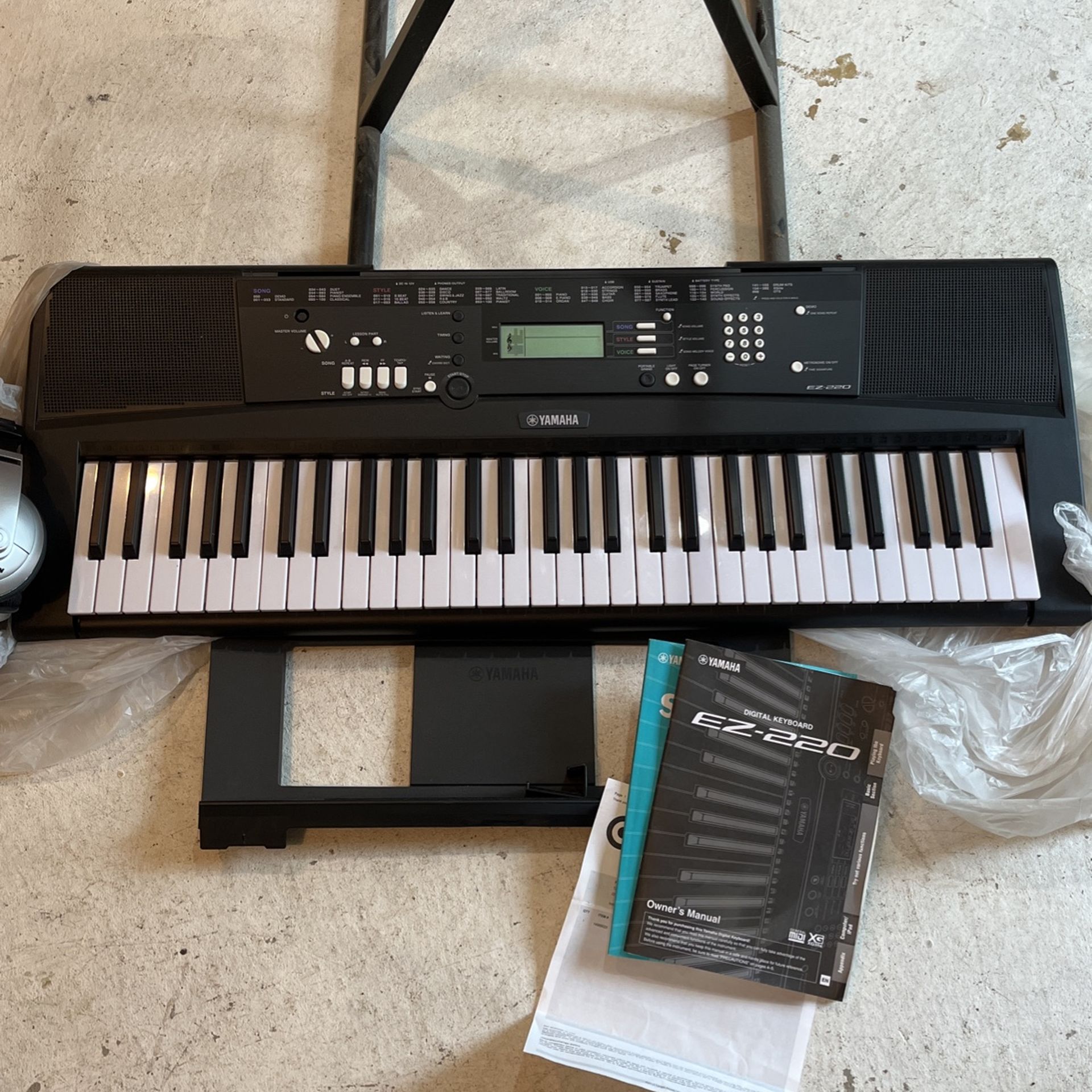 Yamaha EZ - 220 - key Board - Stand - Head Phones