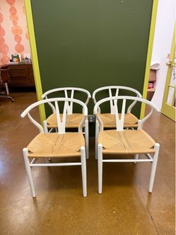 MOVING SALE: Set of 4 White Wishbone Dining Chairs – Woven Seats