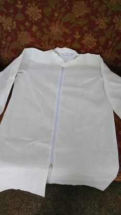 10 Zippered lab coats