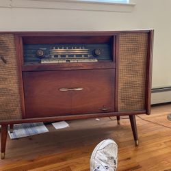 Vintage stereo and receiver together