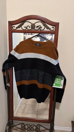 Men’s Large Premium Sweatshirts – Like New