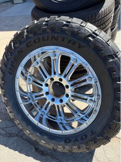 22” 4 wheels & tires 37x13.50R22 8x170 bolt pattern