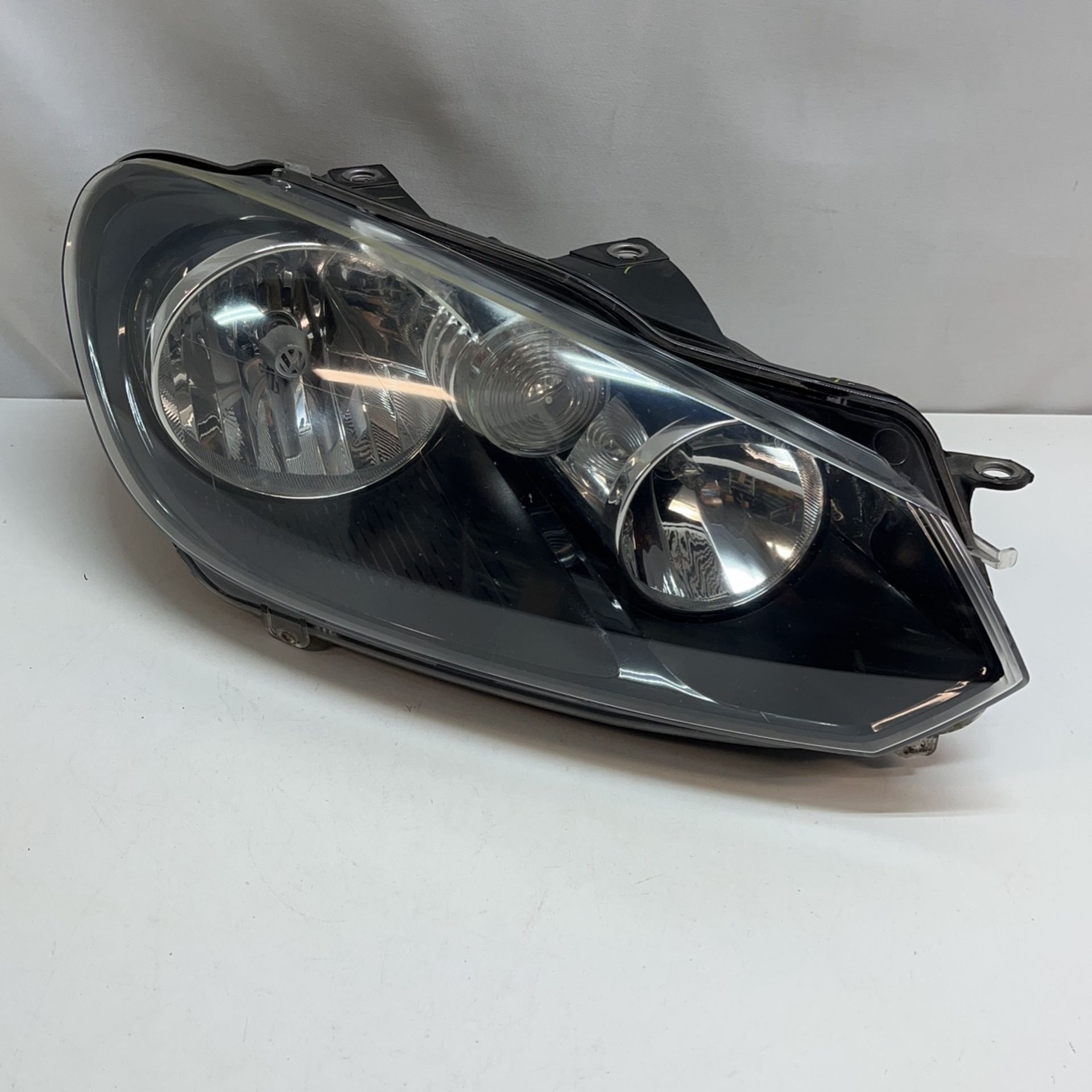2010-2014 Volkswagen Jetta Wagon Right Headlight OEM