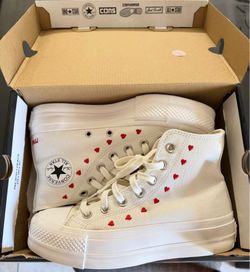 Womens Valentines Day Heart Shoes Size 6