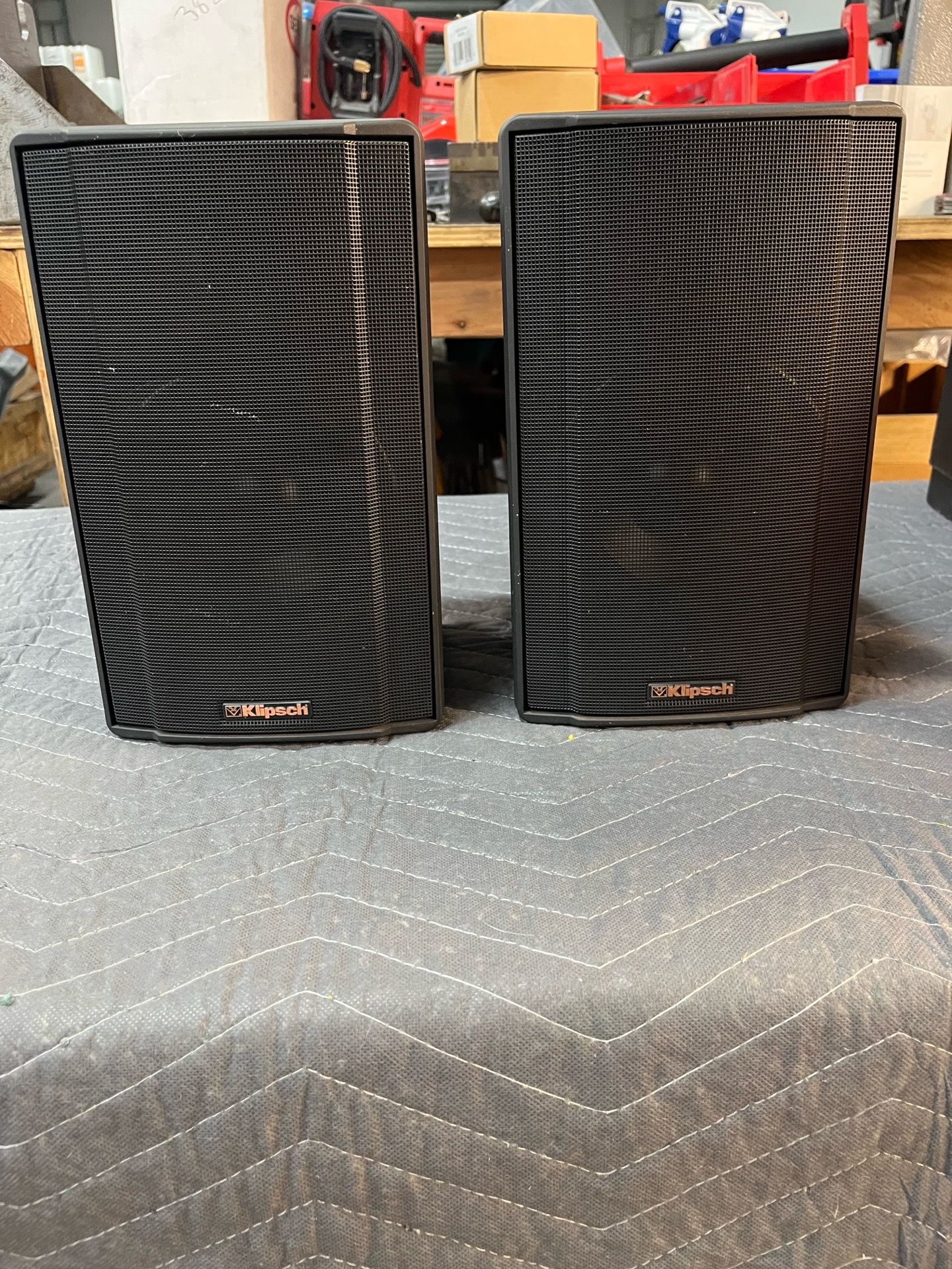 Klipsch bookshelf speakers and center speaker