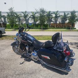 HD Road King 2006 Equipada. Black
