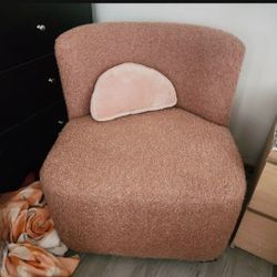 Lulu & Georgia Lois Swivel Chair in Blush Boucle
