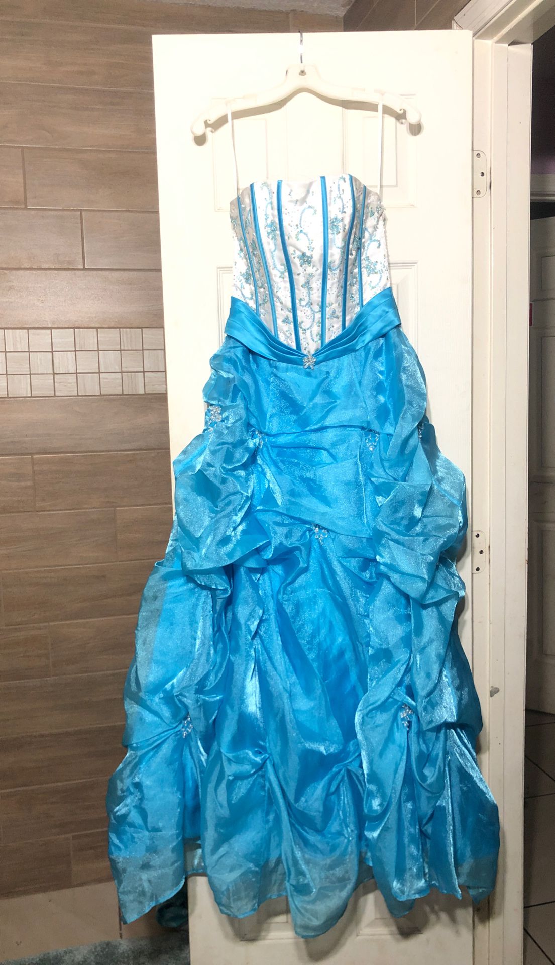 Prom dress size 2 cinderellle