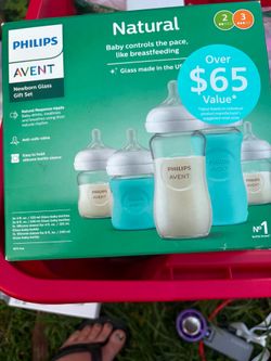 Phillips Avent newborn glass giftset and baby bath thermometer