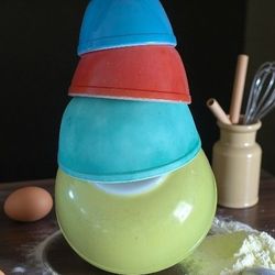 Vintage Pyrex Nesting Mixing Bowls 4