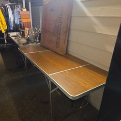 Folding table