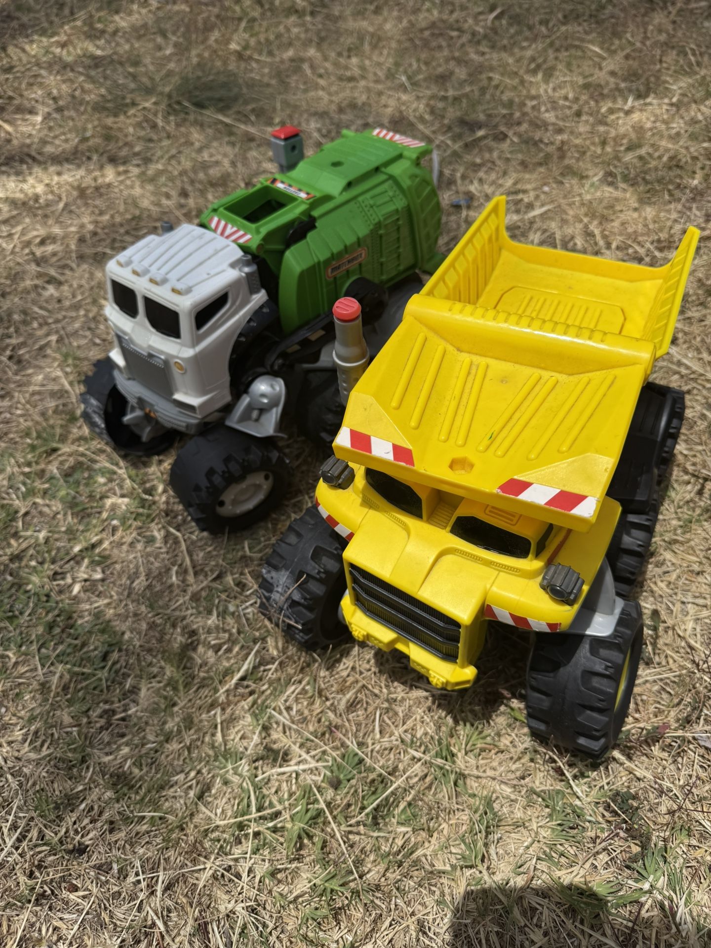 Matchbox Robot Dump Truck & Garage Truck