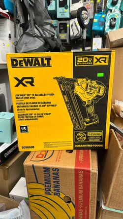 Dewalt 20V Max XR Lithium-Ion Cordless 15-Guage Angled Finish Nailer (Tool Only) * Firm Price*