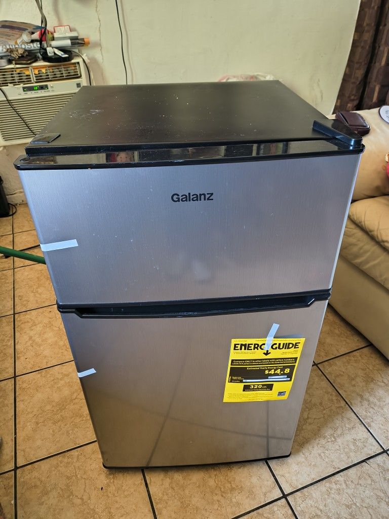 Galanz Mini Fridge With Freezer (New)
