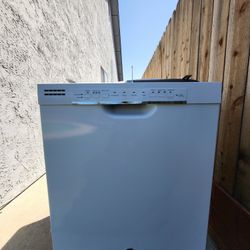 GE
24 in. Built-In Tall Tub Front Control White Dishwasher with 60 dBA, ENERGY STAR