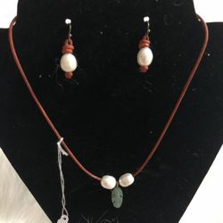 Leather Choker With Freshwater Pearls And Earrings 