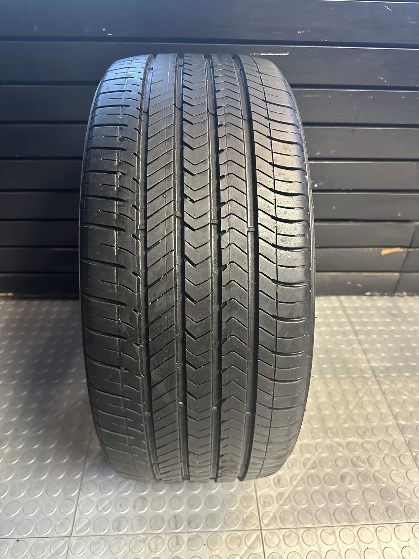 #658 One LikeNew Tire Goodyear 235/40/18 91W