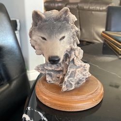 Wolf Statute Great detail about 8 inches tall see pictures excellent shape