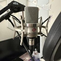 Neumann TLM 102 w/ shockmount