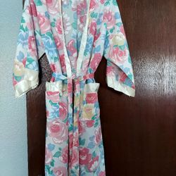 HOUSE. ROBE  NEW  .