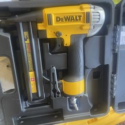 Dewalt Crown Stapler 