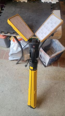 lámpara de trabajo LED portátil LUTEC,